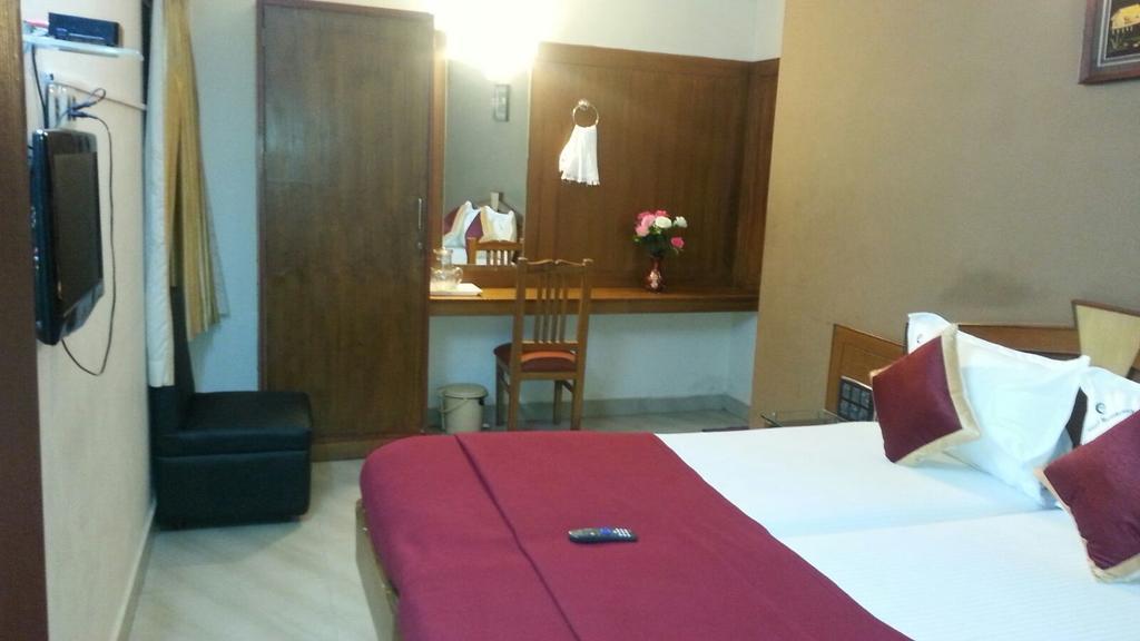 Central Residency Hotel Chennai Exterior photo
